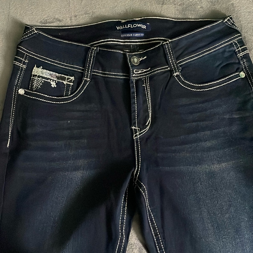 Women’s Waist Size 11 Wallflower Bootcut Dark Wash Jeans